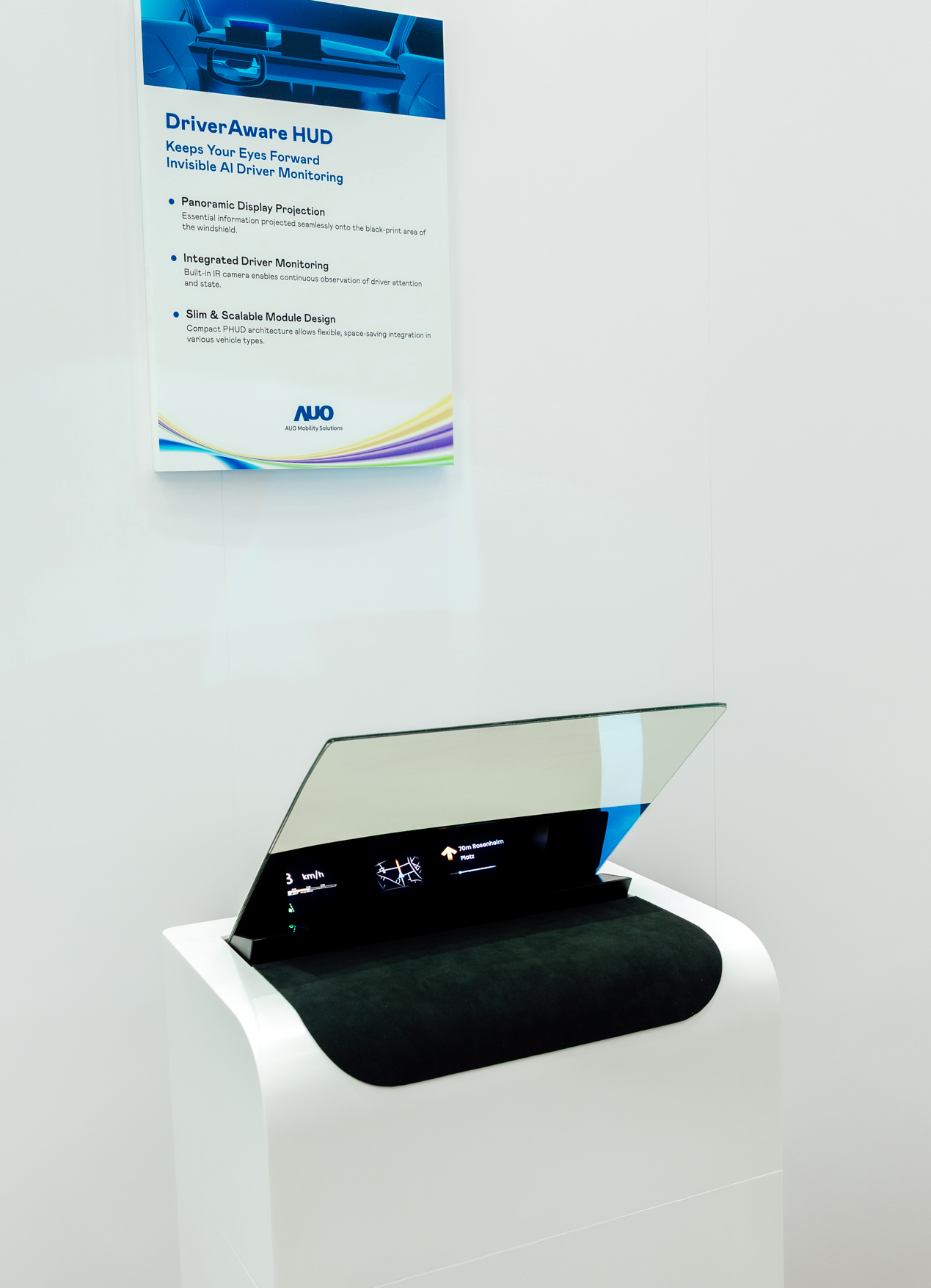 The DriverAware HUD combines a Projected Head-Up Display (PHUD) with an invisible infrared camera, projecting speed, navigation, and alert information directly onto the windshield—perfectly aligned with the driver’s line of sight. AI continuously tracks driver attention to further enhance safety.